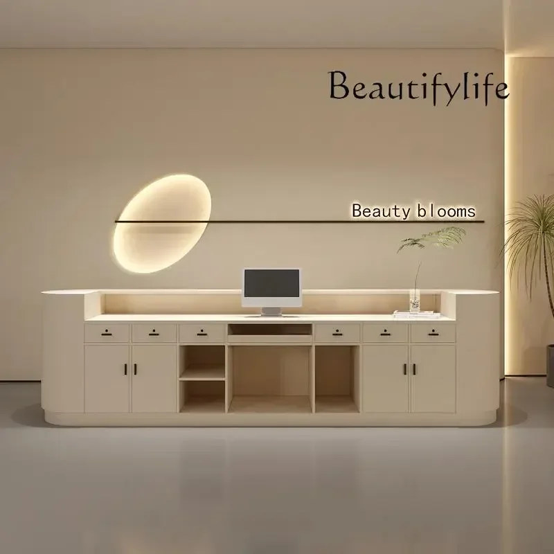 Luxury Skincare Store - 新しいSウォームカラースタイル美容・スキンケアストアバーテーブルシンプル衣料品店ペイントレジ係ライトラグジュアリーファッション受付D
