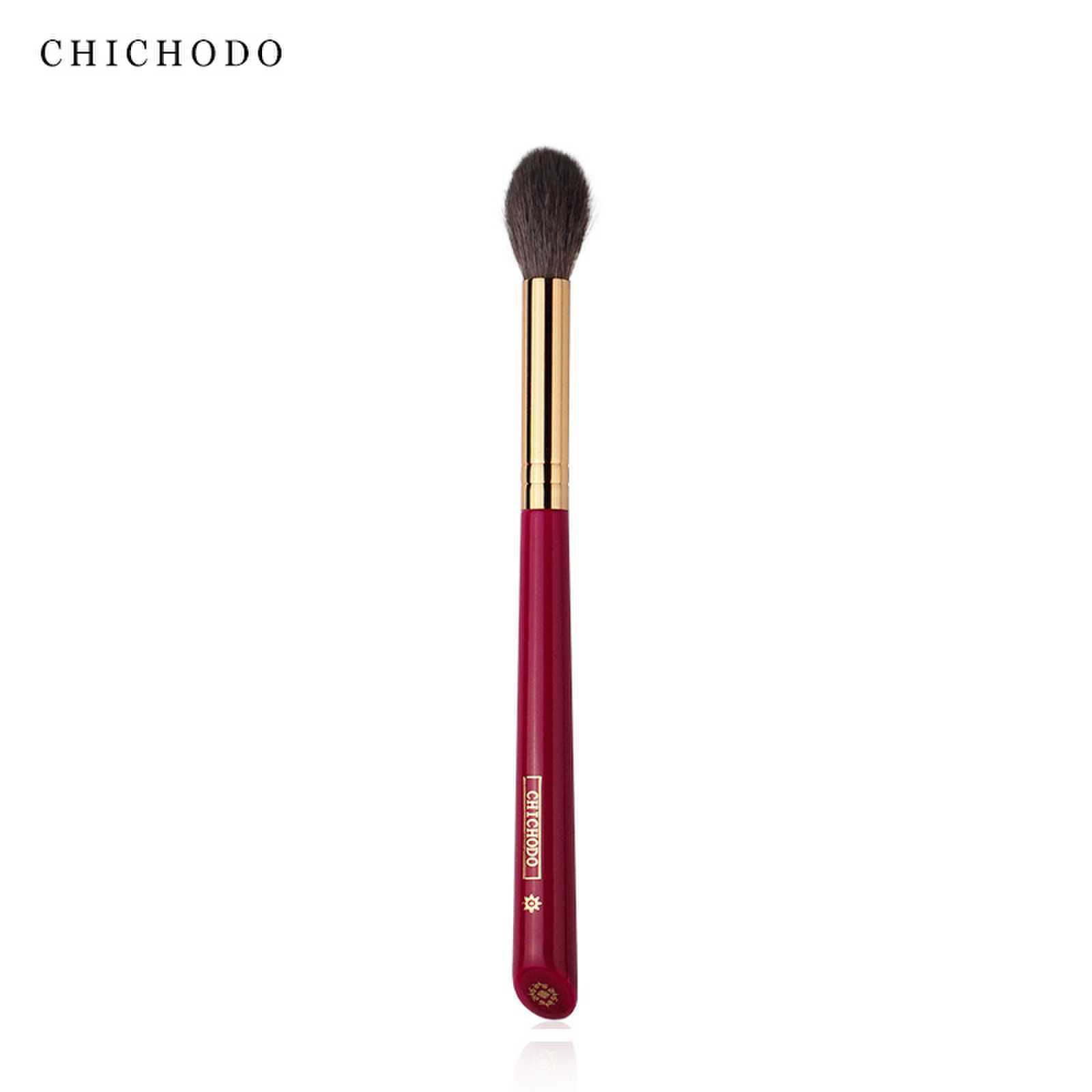 Luxury Skincare Products - CHICHODO、高級メイクブラシ、フェイスライトブラシ、動物の毛で作られた高品質の柔らかいブラシ、レッドローズシリーズ015