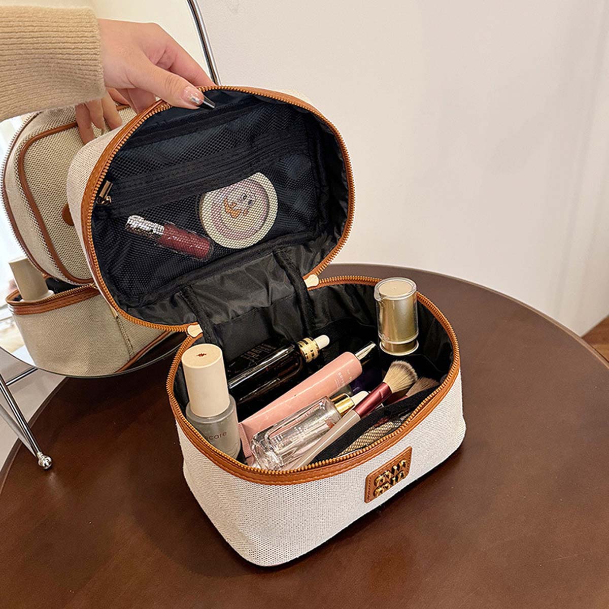 Luxury Skincare China - ニューレトロな高級ミニマリストキャンバストートオーガナイザーバッグ、大容量でおしゃれなスキンケア＆トイレタリーポーチ、メタルラベル付き